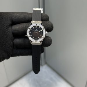 Hublot Classic Fusion 33mm Women's Luxury Super Clone Watch 1145659057 - front view | Classic Fusion