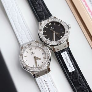Hublot Classic Fusion 33mm Ladies' Super Clone Watch with Genuine Diamonds 1132815094 - front view | Classic Fusion